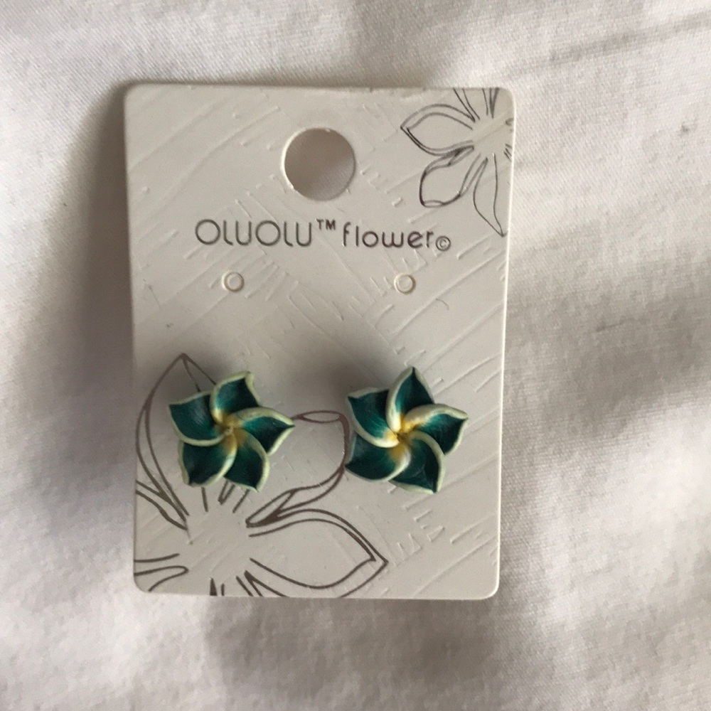 Novelty Hawaiian plumeria stud earrings